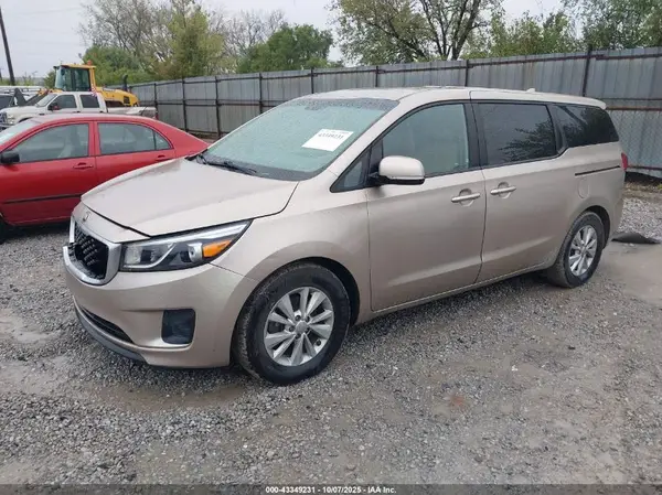KNDMB5C13H6231948 2017 KIA SEDONA - Image 2