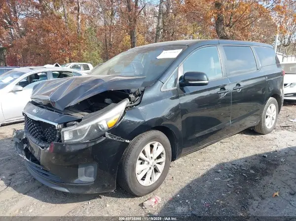 KNDMB5C13H6236048 2017 KIA SEDONA - Image 2