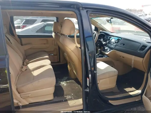 KNDMB5C13H6236048 2017 KIA SEDONA - Image 8