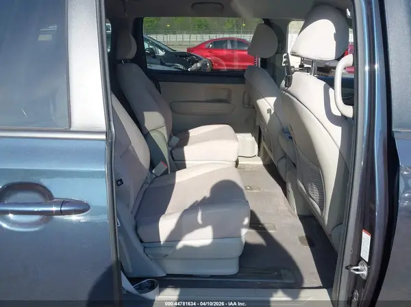 KNDMB5C13H6236373 2017 KIA SEDONA - Image 8