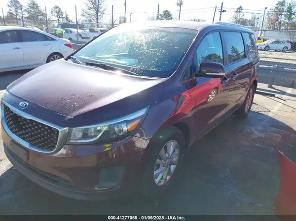KNDMB5C13H6237104 2017 KIA SEDONA - Image 2