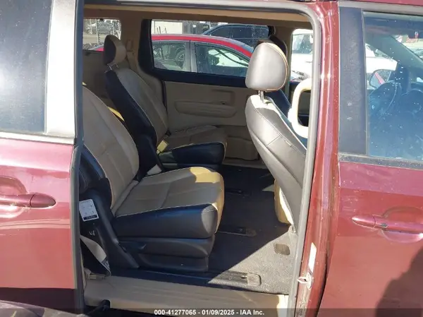 KNDMB5C13H6237104 2017 KIA SEDONA - Image 8