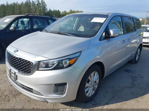 KNDMB5C13H6241928 2017 KIA SEDONA - Image 2
