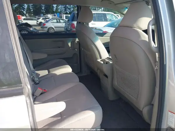 KNDMB5C13H6241928 2017 KIA SEDONA - Image 8