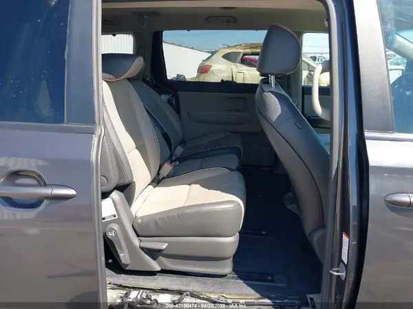 KNDMB5C13H6247373 2017 KIA SEDONA - Image 8
