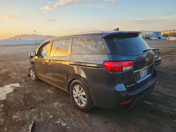 KNDMB5C13H6247907 2017 KIA SEDONA - Image 2