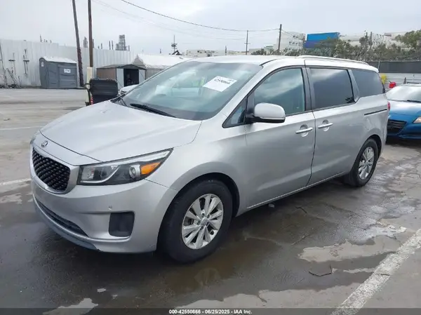 KNDMB5C13H6253108 2017 KIA SEDONA - Image 2