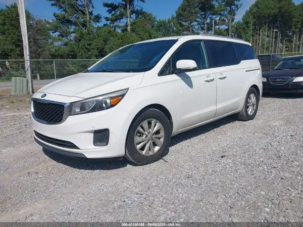 KNDMB5C13H6254596 2017 KIA SEDONA - Image 2