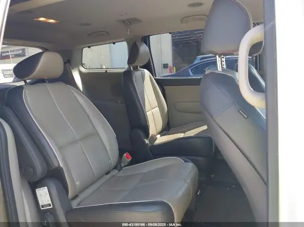 KNDMB5C13H6254596 2017 KIA SEDONA - Image 8