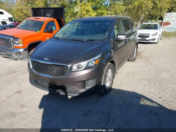 KNDMB5C13H6258759 2017 KIA SEDONA - Image 2