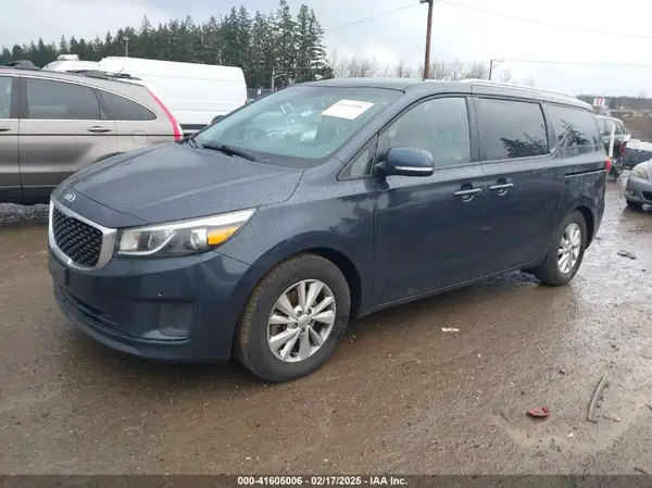 KNDMB5C13H6266585 2017 KIA SEDONA - Image 2