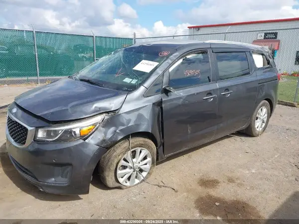 KNDMB5C13H6267204 2017 KIA SEDONA - Image 2