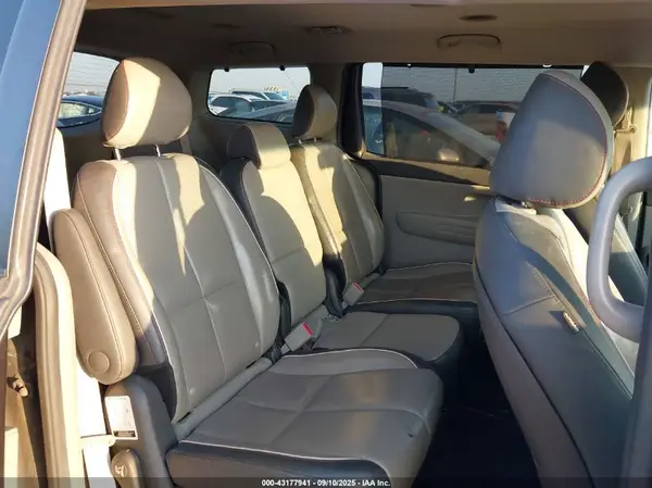 KNDMB5C13H6284388 2017 KIA SEDONA - Image 8
