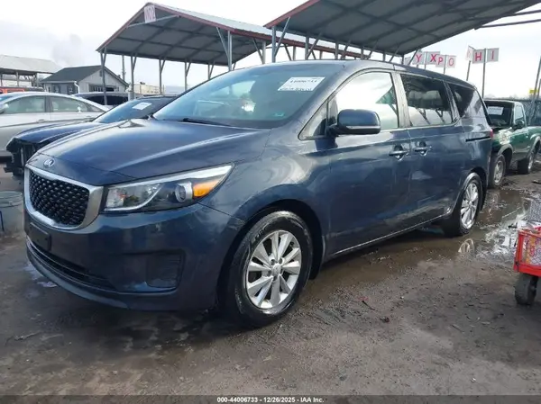 KNDMB5C13H6300900 2017 KIA SEDONA - Image 2