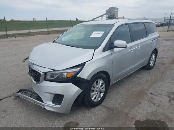 KNDMB5C13H6309077 2017 KIA SEDONA - Image 2