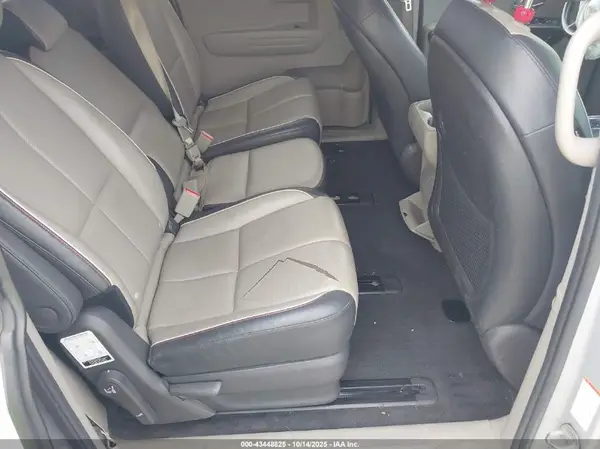 KNDMB5C13H6309077 2017 KIA SEDONA - Image 8