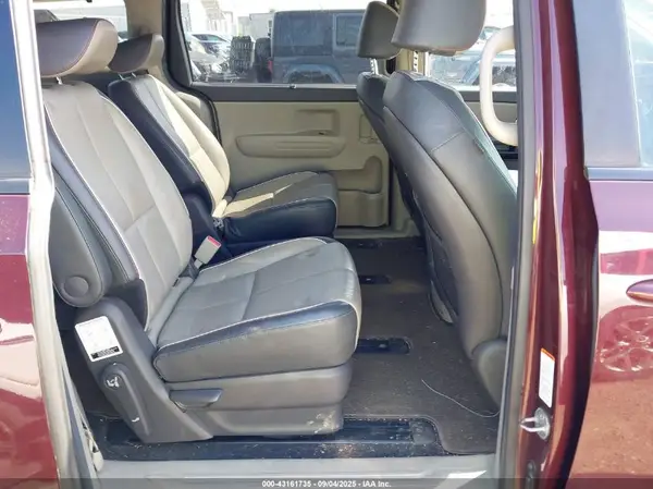 KNDMB5C13H6309743 2017 KIA SEDONA - Image 8