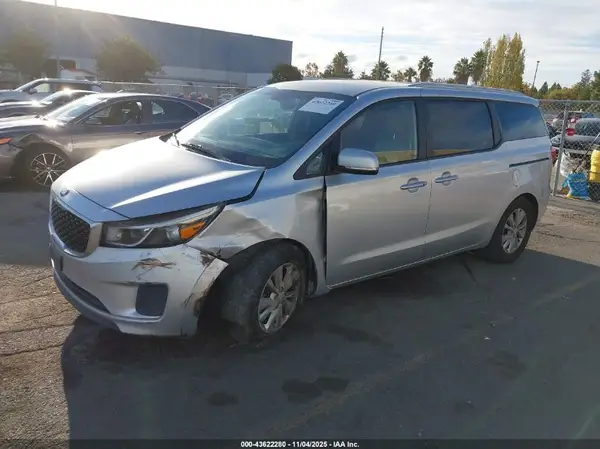 KNDMB5C13H6312643 2017 KIA SEDONA - Image 2
