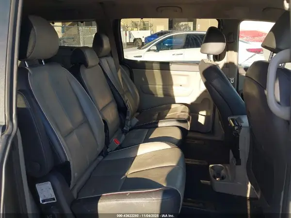 KNDMB5C13H6312643 2017 KIA SEDONA - Image 8