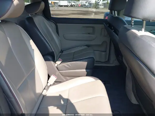 KNDMB5C13H6312934 2017 KIA SEDONA - Image 8