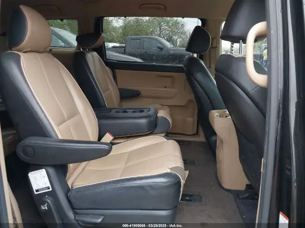 KNDMB5C13H6313176 2017 KIA SEDONA - Image 8