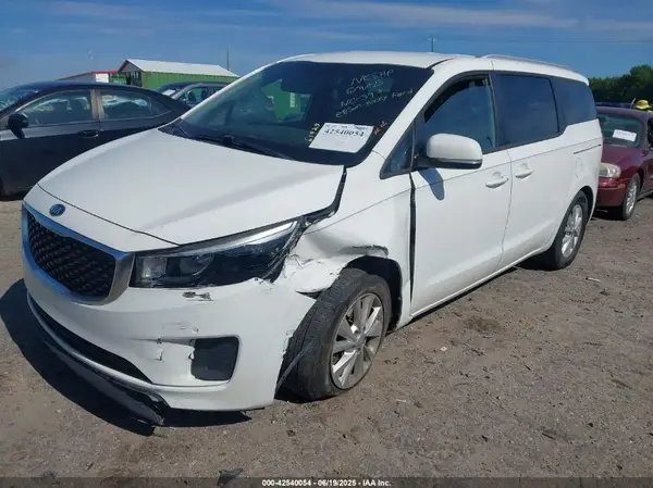 KNDMB5C13H6320774 2017 KIA SEDONA - Image 2
