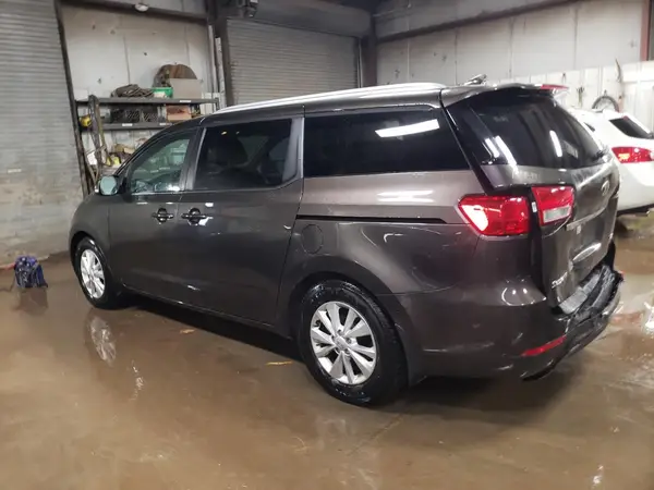 KNDMB5C13H6324713 2017 KIA SEDONA - Image 2