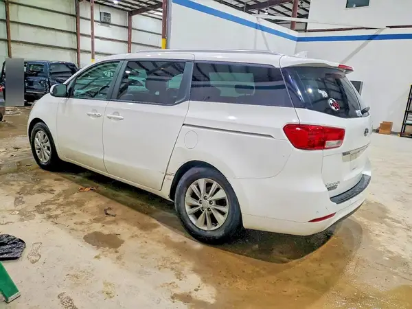 KNDMB5C13H6327627 2017 KIA SEDONA - Image 2