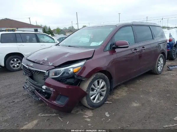 KNDMB5C13H6328499 2017 KIA SEDONA - Image 2
