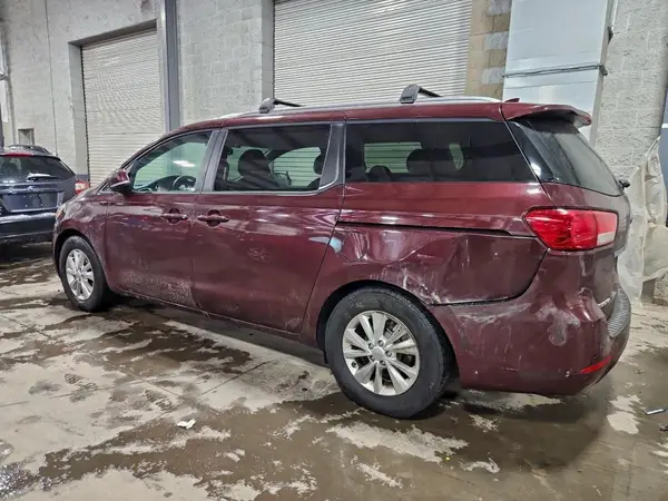 KNDMB5C13H6328504 2017 KIA SEDONA - Image 2