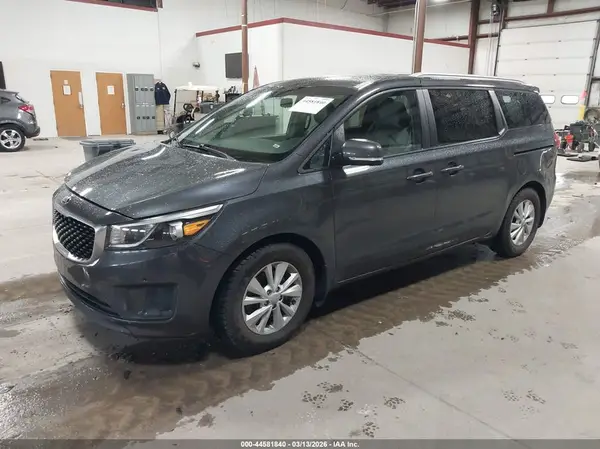 KNDMB5C13H6329796 2017 KIA SEDONA - Image 2