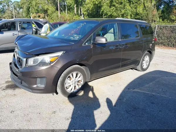 KNDMB5C13H6331595 2017 KIA SEDONA - Image 2