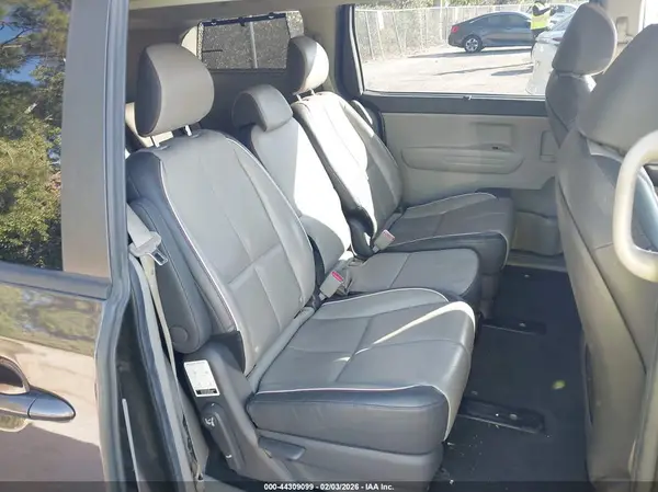 KNDMB5C13H6331595 2017 KIA SEDONA - Image 8