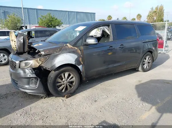 KNDMB5C13H6338840 2017 KIA SEDONA - Image 2