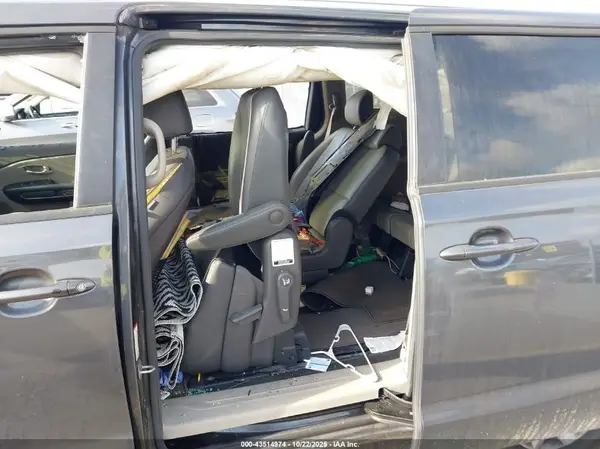 KNDMB5C13H6338840 2017 KIA SEDONA - Image 8