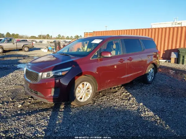 KNDMB5C13J6351559 2018 KIA SEDONA - Image 2
