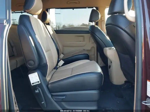KNDMB5C13J6351559 2018 KIA SEDONA - Image 8