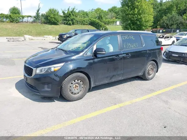 KNDMB5C13J6354123 2018 KIA SEDONA - Image 2