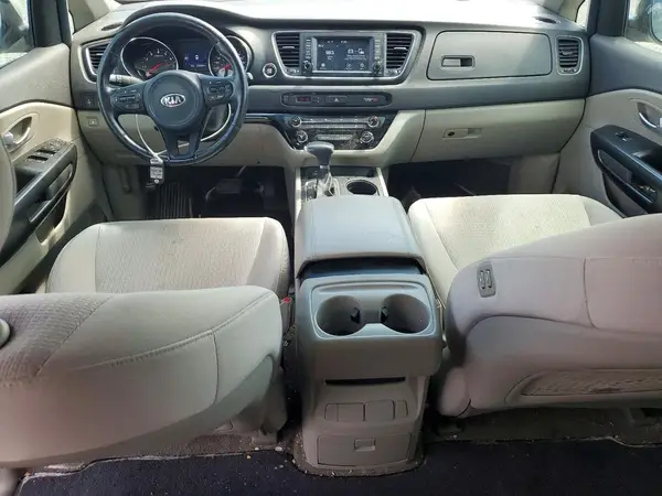 KNDMB5C13J6357135 2018 KIA SEDONA - Image 8