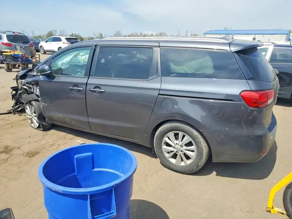 KNDMB5C13J6360536 2018 KIA SEDONA - Image 2