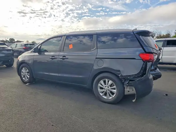 KNDMB5C13J6373285 2018 KIA SEDONA - Image 2