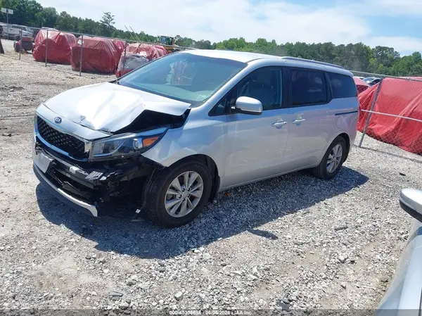 KNDMB5C13J6373478 2018 KIA SEDONA - Image 2