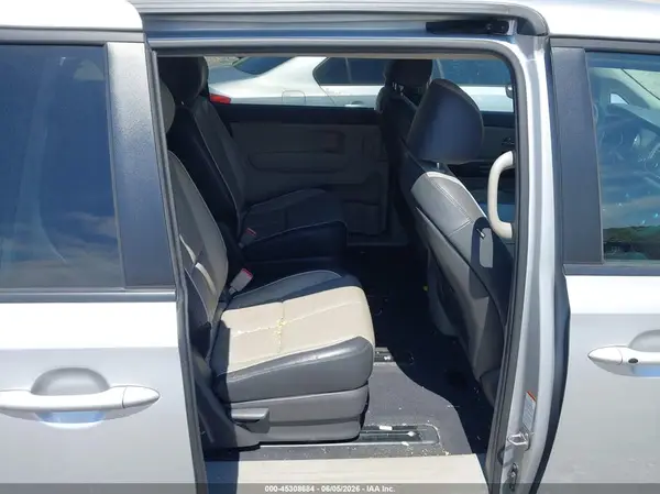 KNDMB5C13J6373478 2018 KIA SEDONA - Image 8