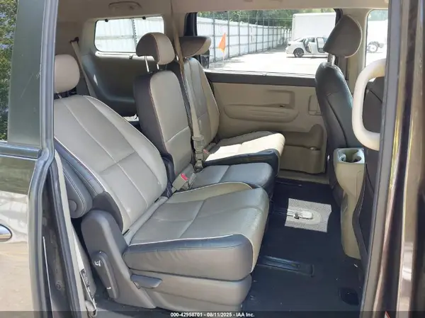 KNDMB5C13J6375733 2018 KIA SEDONA - Image 8