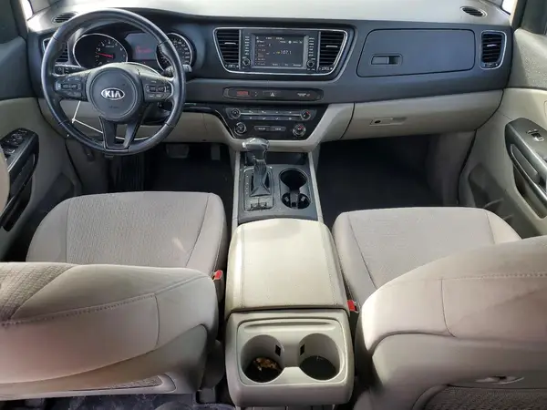 KNDMB5C13J6378616 2018 KIA SEDONA - Image 8