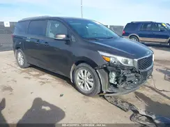 KNDMB5C13J6378633 2018 KIA SEDONA