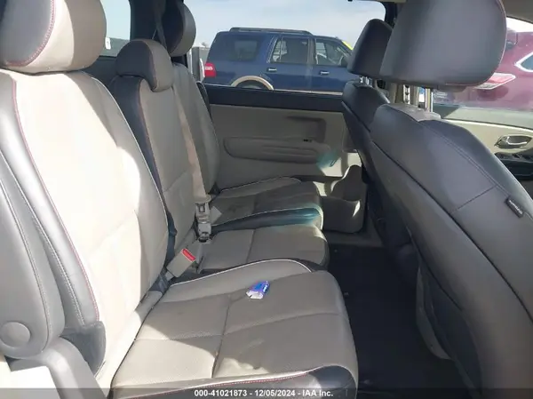 KNDMB5C13J6378633 2018 KIA SEDONA - Image 8