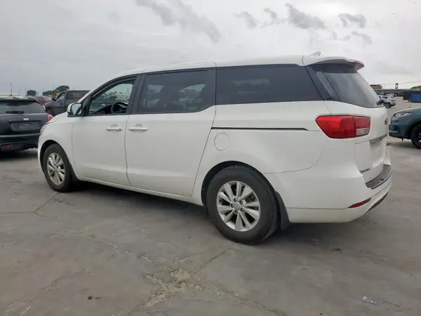 KNDMB5C13J6378857 2018 KIA SEDONA - Image 2