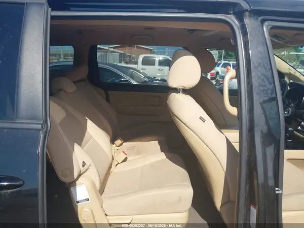 KNDMB5C13J6387803 2018 KIA SEDONA - Image 8
