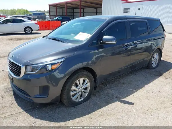 KNDMB5C13J6389132 2018 KIA SEDONA - Image 2